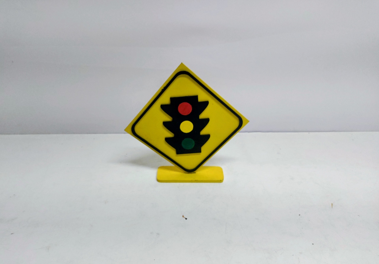 Totem Placa Sinal (Trânsito) 23Cm Alt X 23Cm Larg  - BB Festas Aluguel 