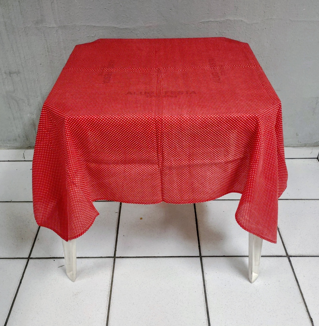 Tampo Vermelho Com Bolinhas Brancas - BBFestasAluguel 