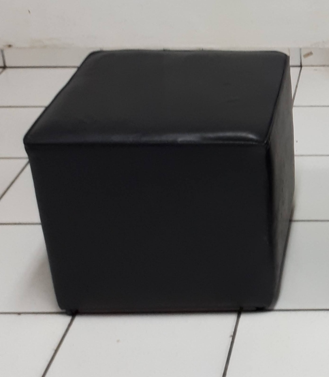 Puff P Preto 42Cm X 45Cm X 45Cm  - BB Festas Aluguel 