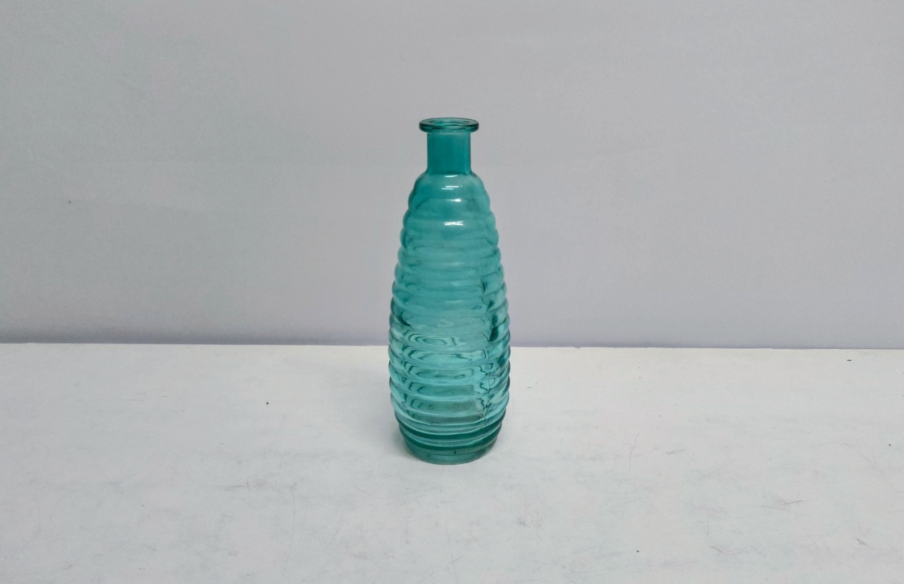 Vaso Ondulado Verde Tiffany 23Cm Alt X 8Cm Diametro - BB Festas Aluguel 