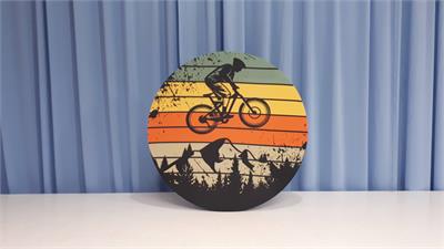 Painel Sublimado Redondo Bicicleta Nas Montanhas 60Cm - BB Festas Aluguel 
