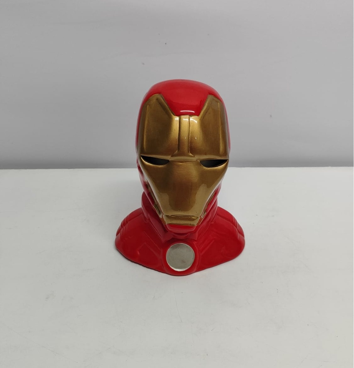 Cabeça Homem de Ferro Luminaria Louça (Herois) 25Cm X 22Cm  - BB Festas Aluguel 