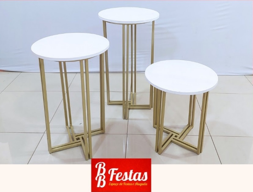Kit Mesa Ferro Pé Reto Dourada Tampo Redondo Branco - BBFestasAluguel 