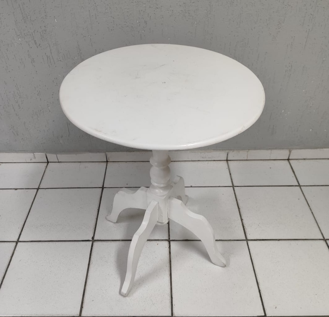 Mesa Redonda Branco Pé Torneado 80Cm Alt X 60Cm Diametro  - BB Festas Aluguel 