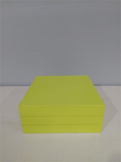 Caixa Decorativa G Em Mdf Amarelo Neon Alt 8Cm X 20Cm X 20Cm - BB Festas Aluguel 