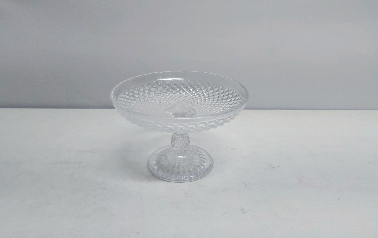 Boleira de Vidro Com Pé Torneado 13Cm Alt X 20Cm Diametro  - BB Festas Aluguel 