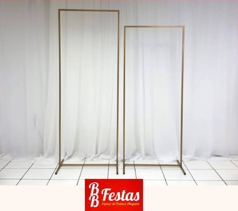 Dupla Estrutura Ferro Decorativa Dourada  - BB Festas Aluguel 