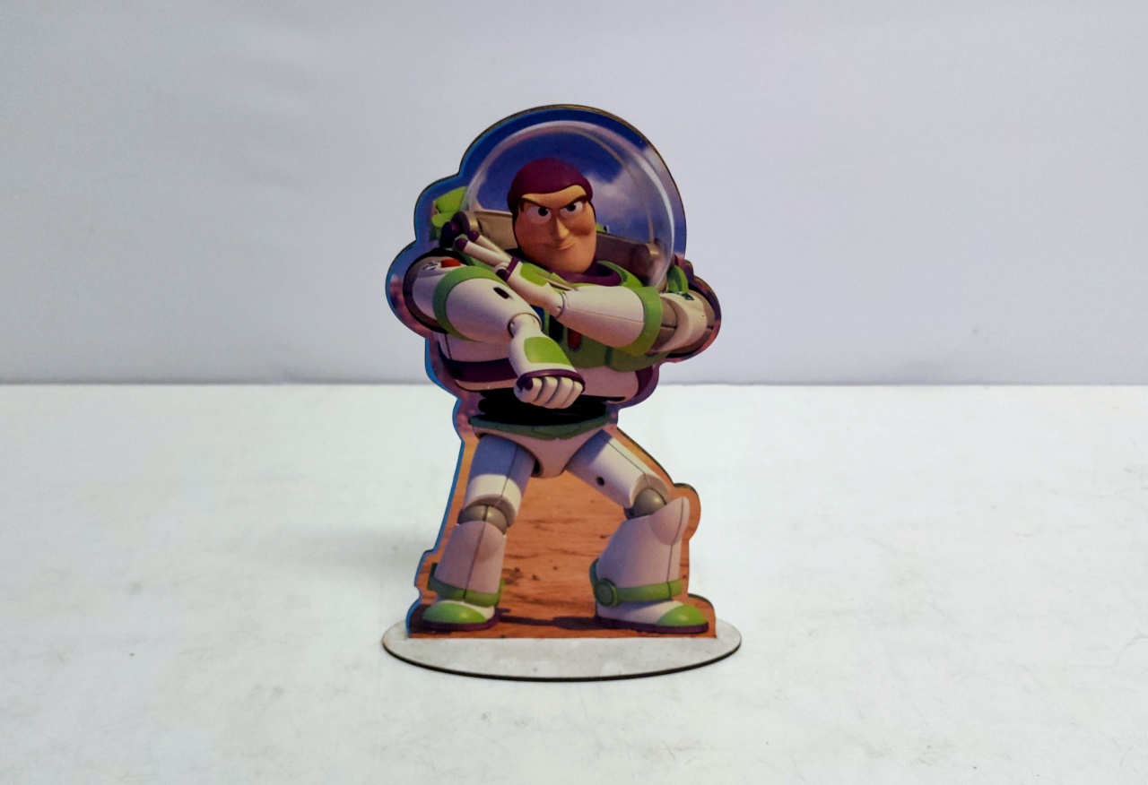 Totem Personagem Buzz Lightyear (Toy Story) 26Cm Alt X 18Cm Larg  - BB Festas Aluguel 