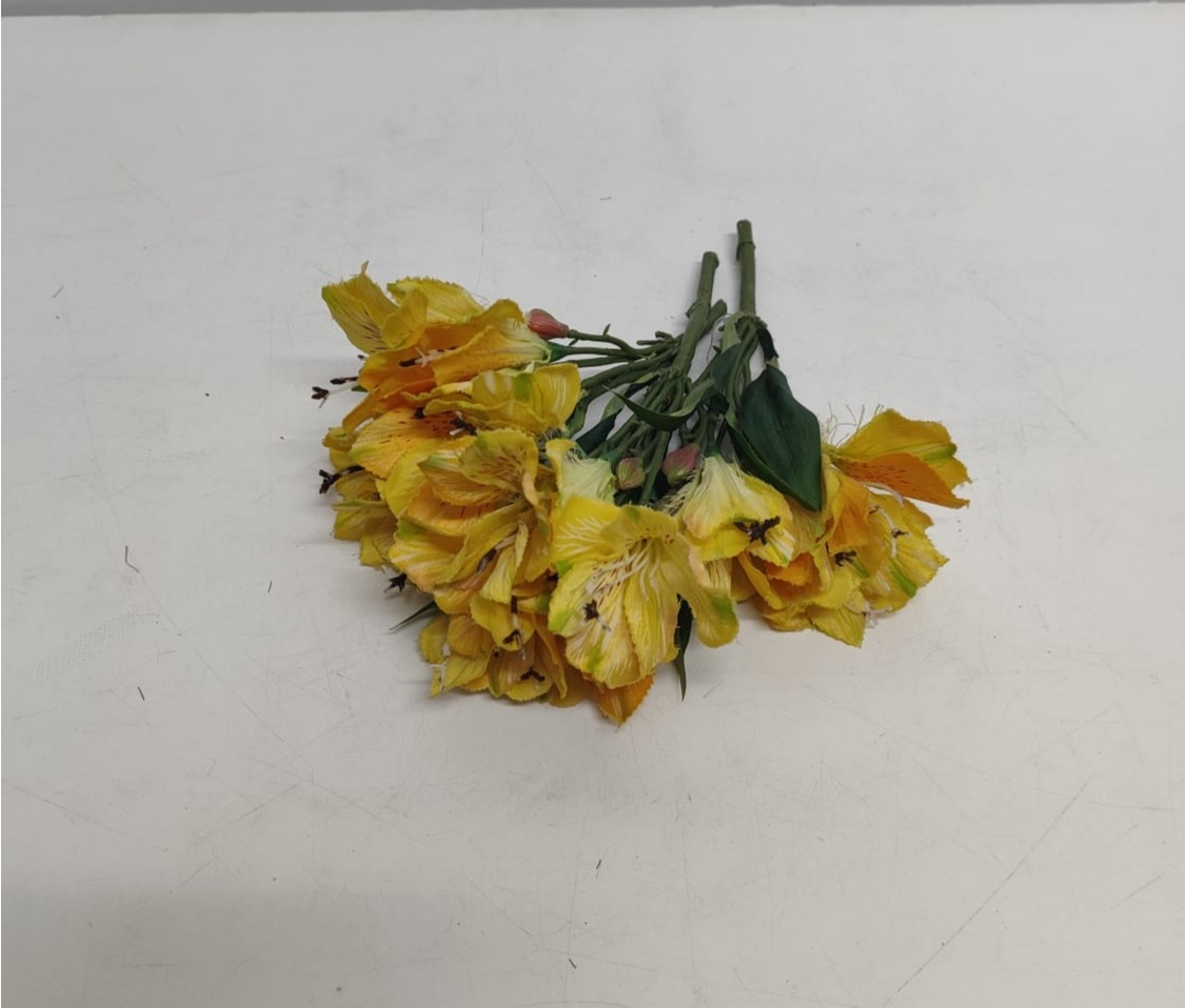 Arranjo Flor Astromélias Amarelo - BBFestasAluguel 