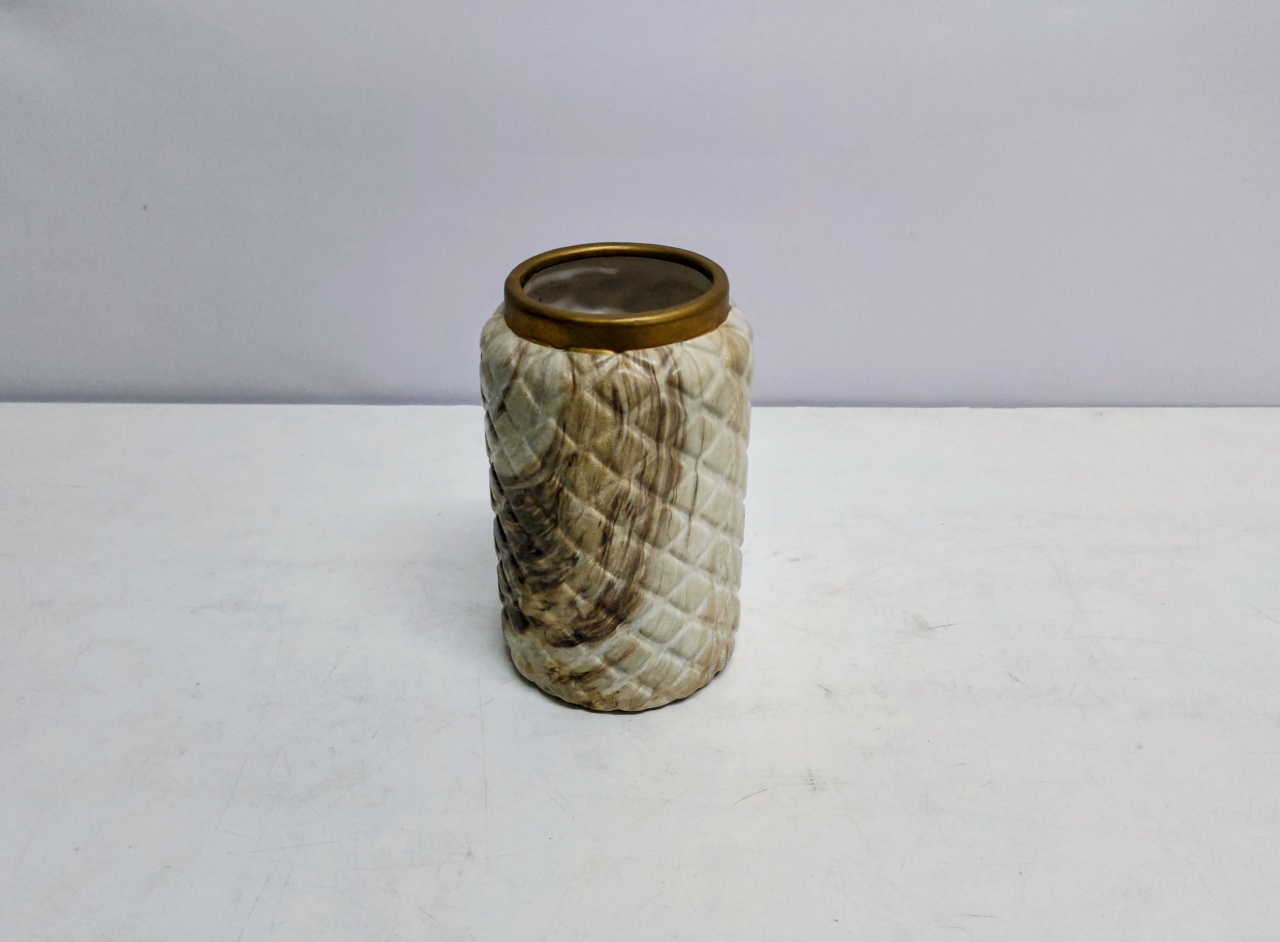 Vaso Escama de Peixe Bege Envelhecido 18Cm Alt X 10Cm Diametro  - BB Festas Aluguel 