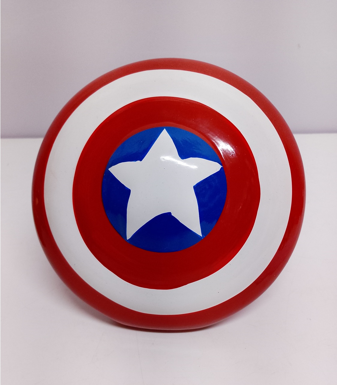 Escudo Do Capitão Amarica de Louça (Herois) 18Cm Alt X 18Cm Larg - BBFestasAluguel 