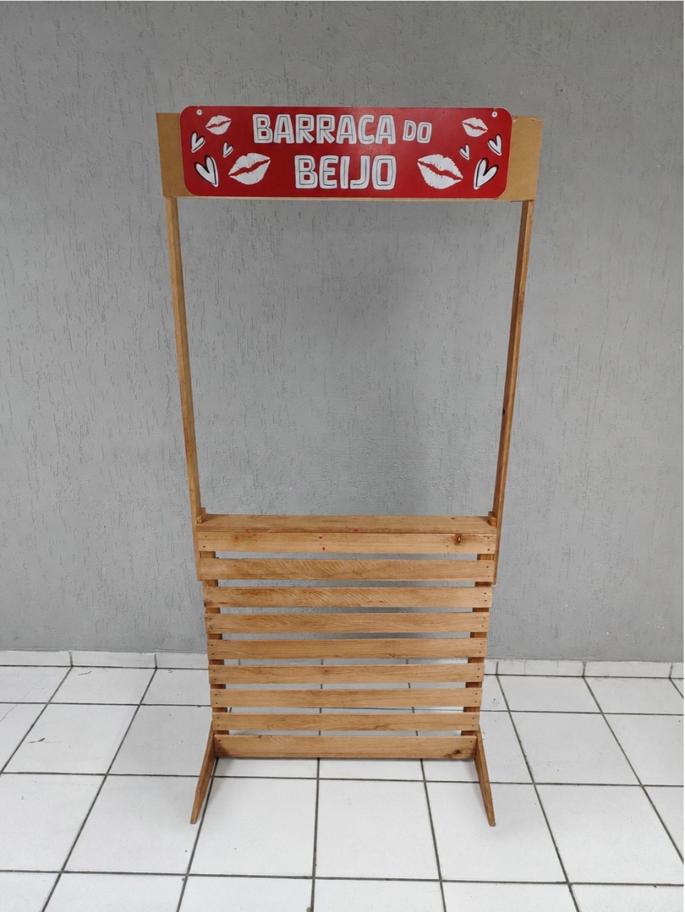 Painel Madeira Barraca Do Beijo 2M Alt X 90Cm Larg X 40Cm Comp - BBFestasAluguel 