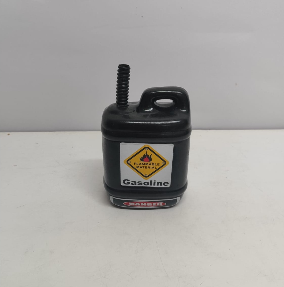 Galão de Gasolina Decorativo 20Cm Alt X 13Cm Larg - BBFestasAluguel 