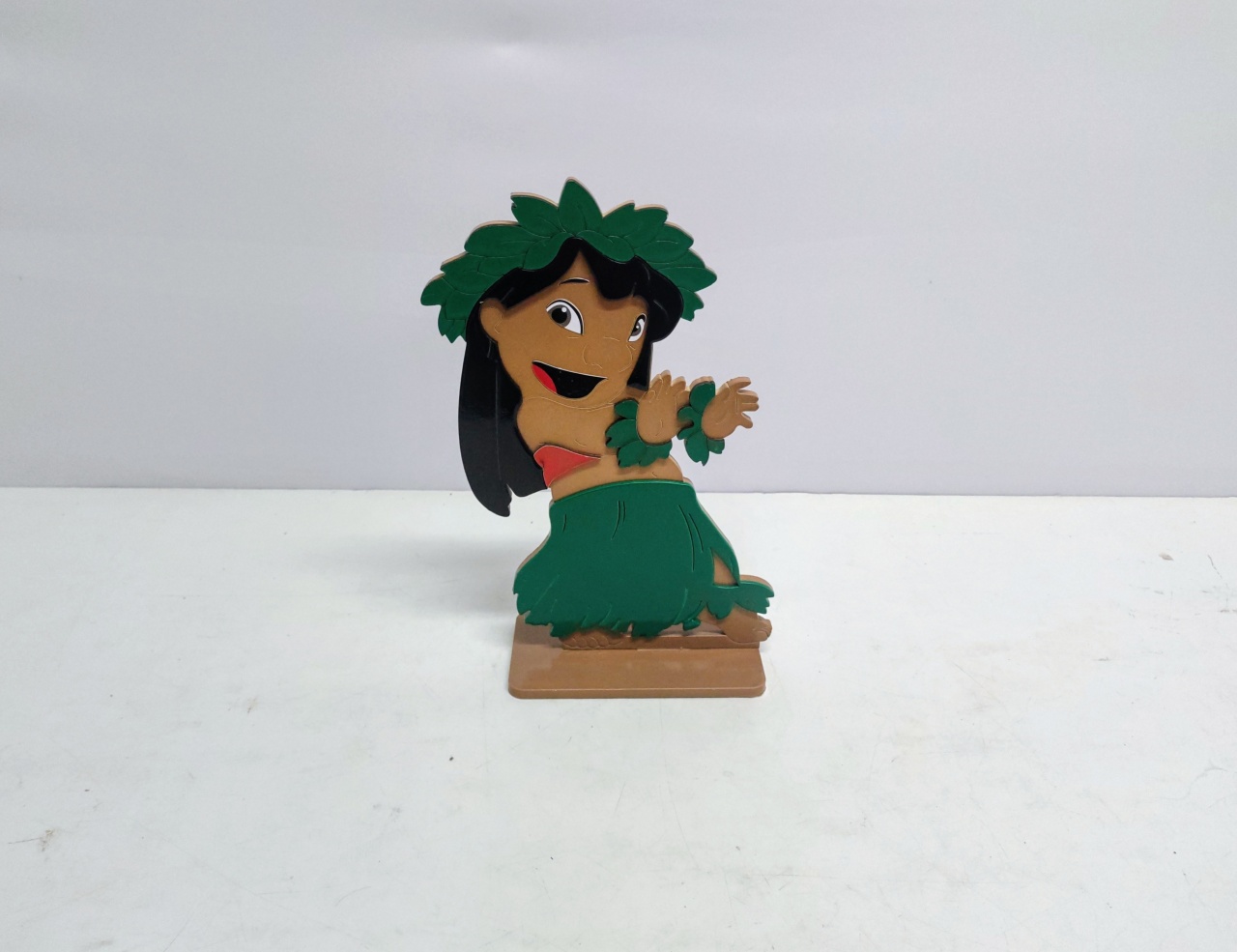 Totem Lilo Dançando 28Cm Alt X 15Cm Larg  - BB Festas Aluguel 