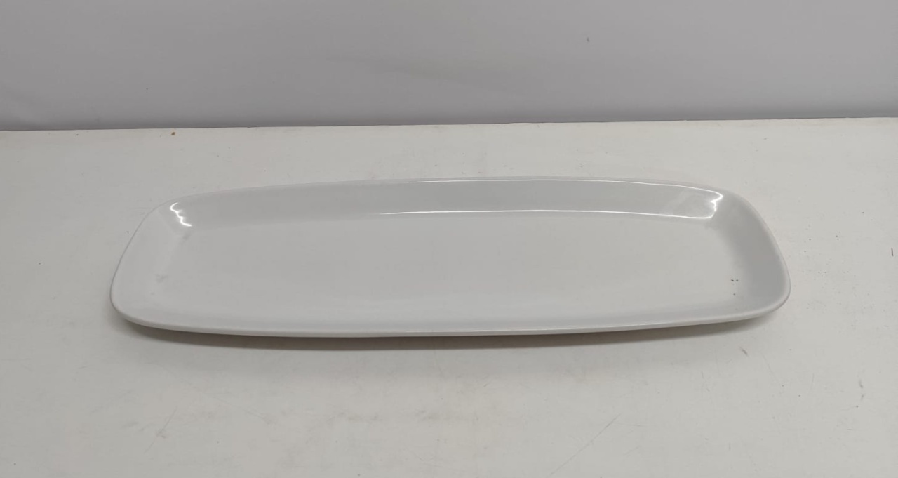 Travessa Retangular Fundo Branco 4Cm X 20Cm X 60Cm  - BB Festas Aluguel 