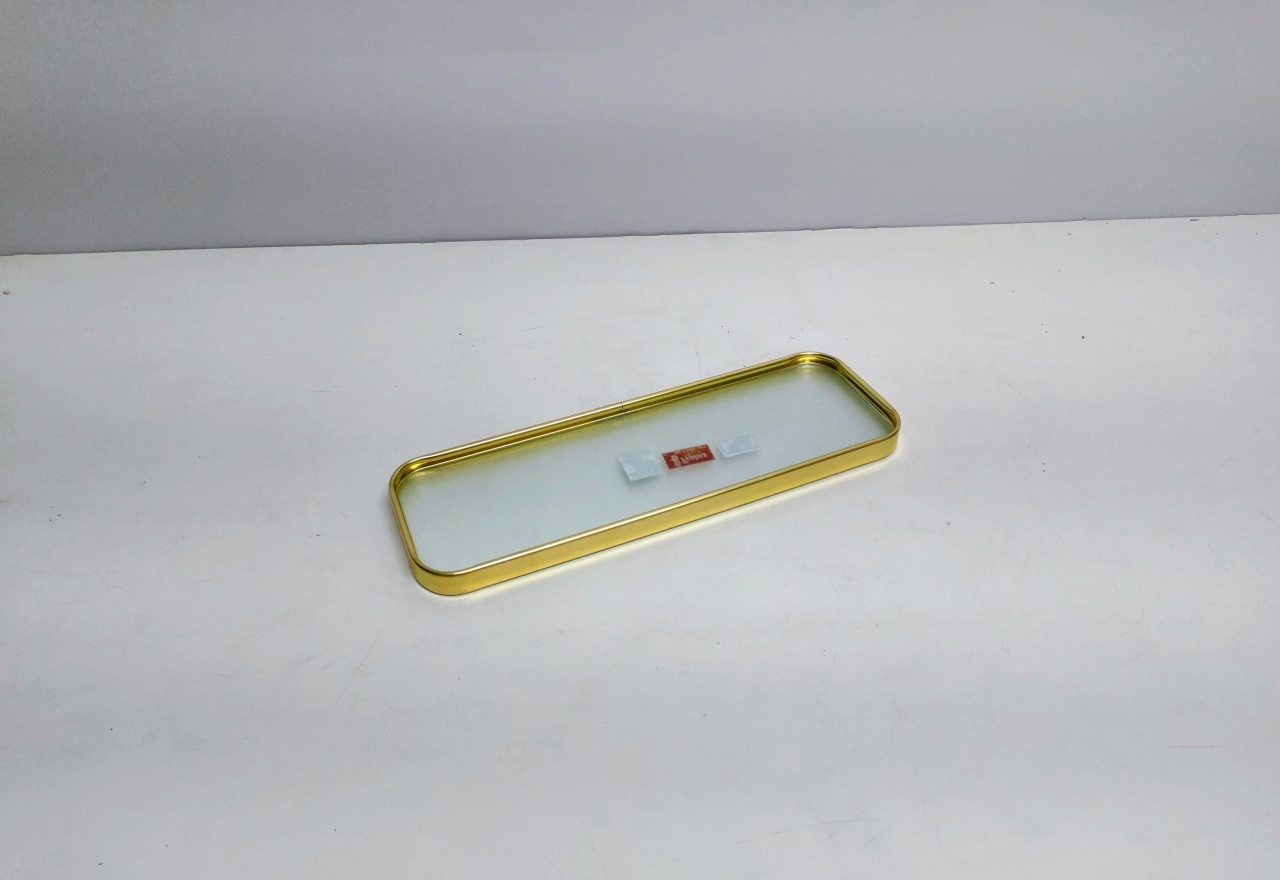 Bandeja Retangular de Vidro Borda Dourada 2Cm Alt X 10Cm Larg X 30Cm Comp - BB Festas Aluguel 