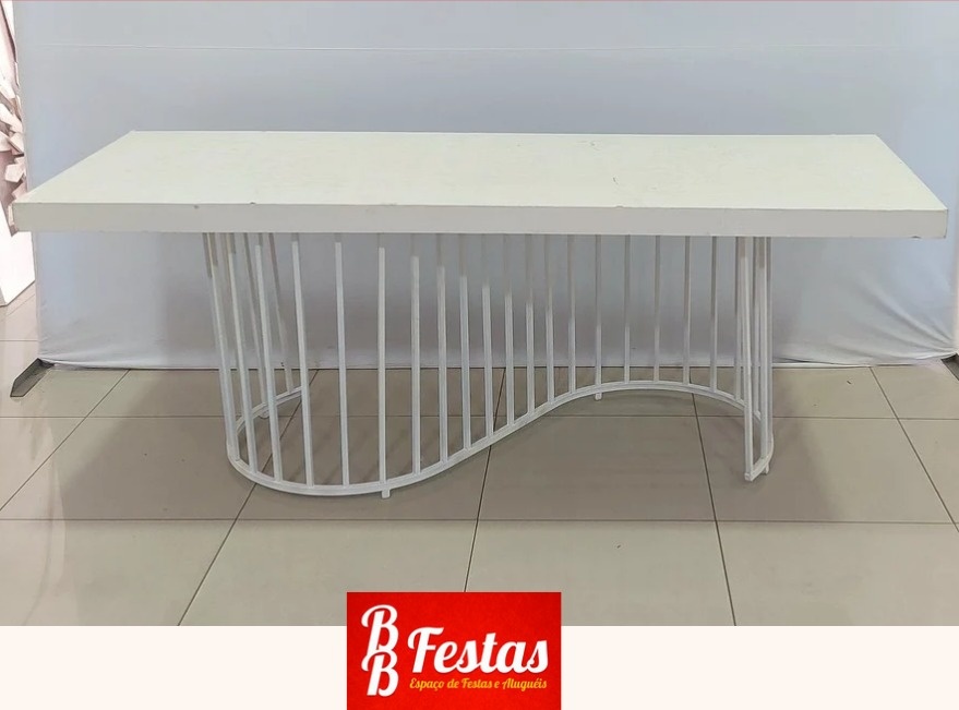 Mesa Orgânica Base Ferro Branca 1,90 M - BB Festas Aluguel 