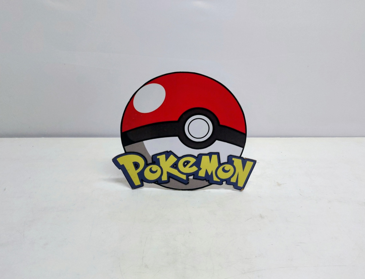 Totem Pokebola (Pokemon) 23Cm Alt X 28Cm Larg - BB Festas Aluguel 