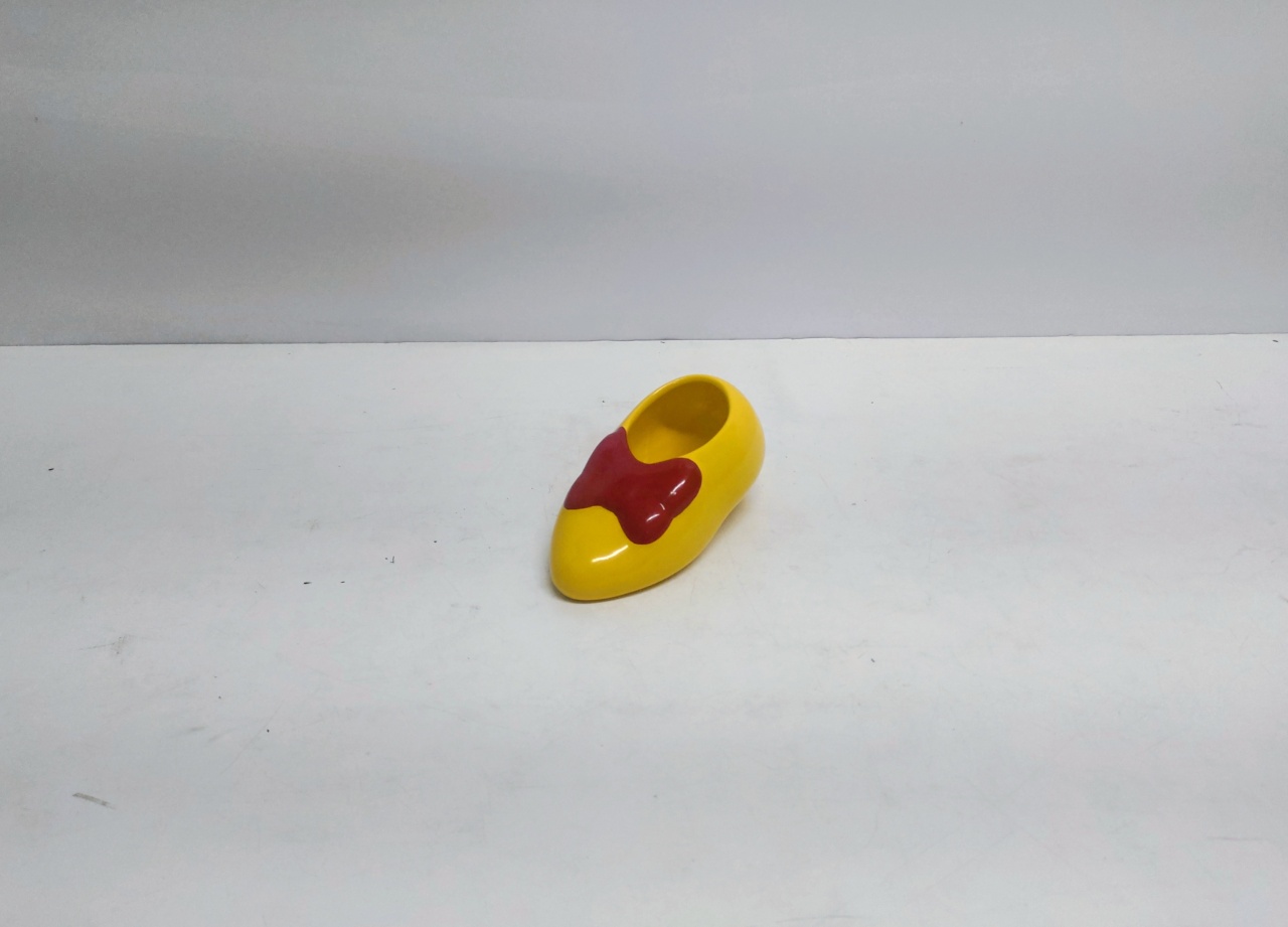 Sapato Minne Amarelo/Vermelho 7Cm Alt X 7Cm Larg X 16Cm Comp  - BB Festas Aluguel 