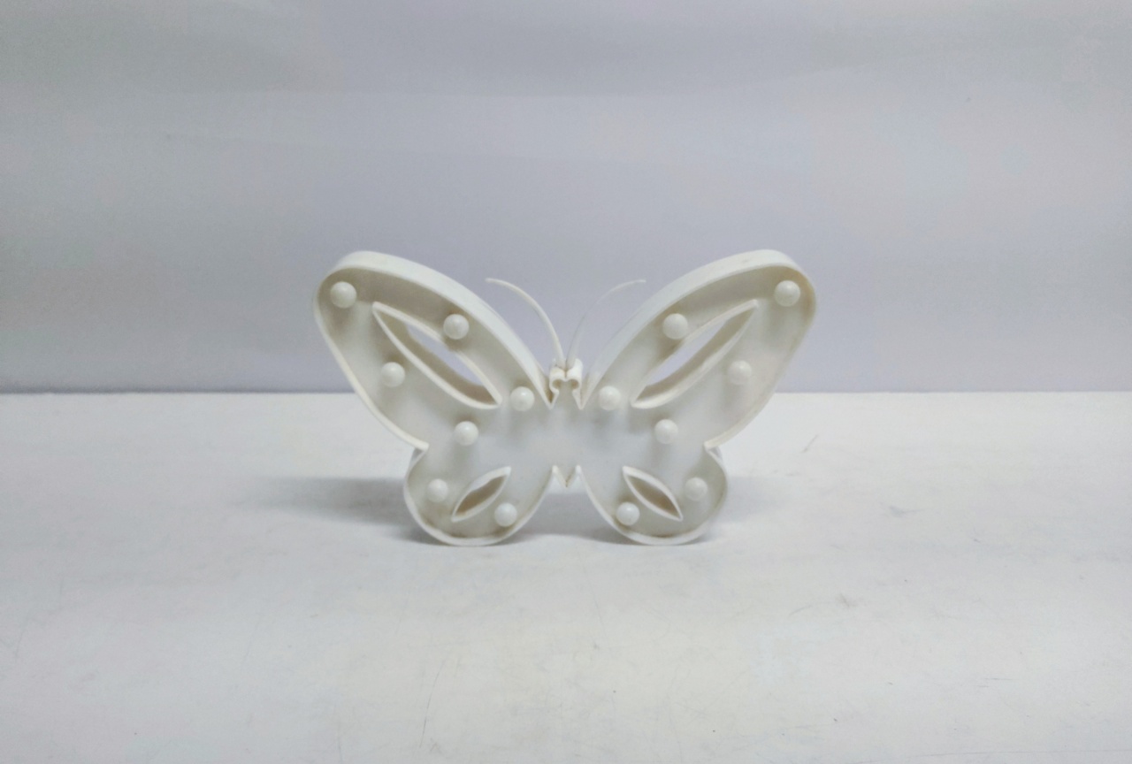 Luminária de Led Borboleta Branca 17Cm Alt X 27Cm Larg  - BB Festas Aluguel 