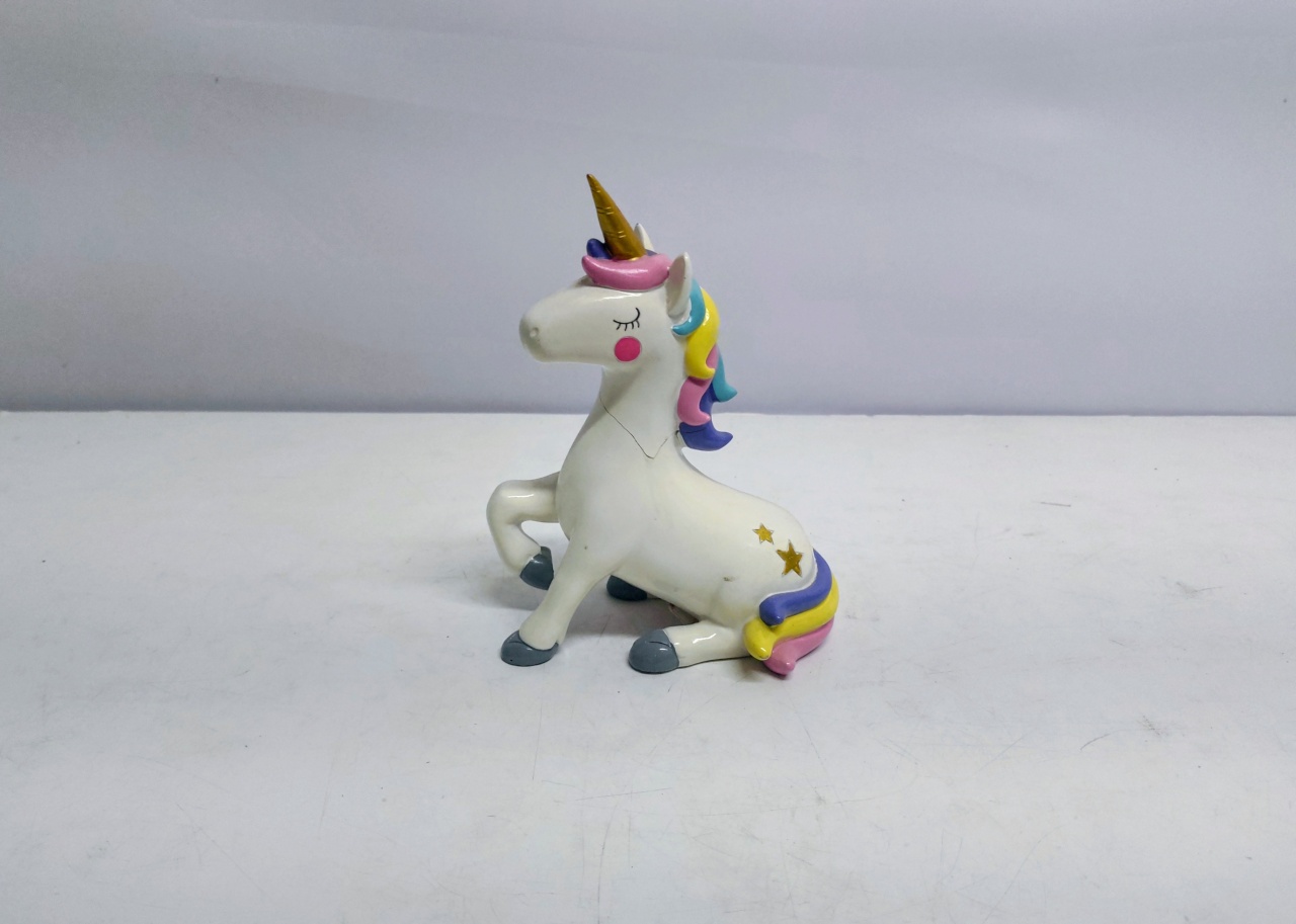 Unicornio Branco Com Detalhe Colorido  - BB Festas Aluguel 