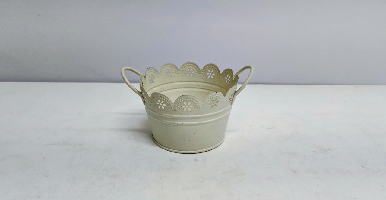 Mini Balde Decorativo de Metal Branco 8Cm Alt X 12Cm Diametro - BB Festas Aluguel 