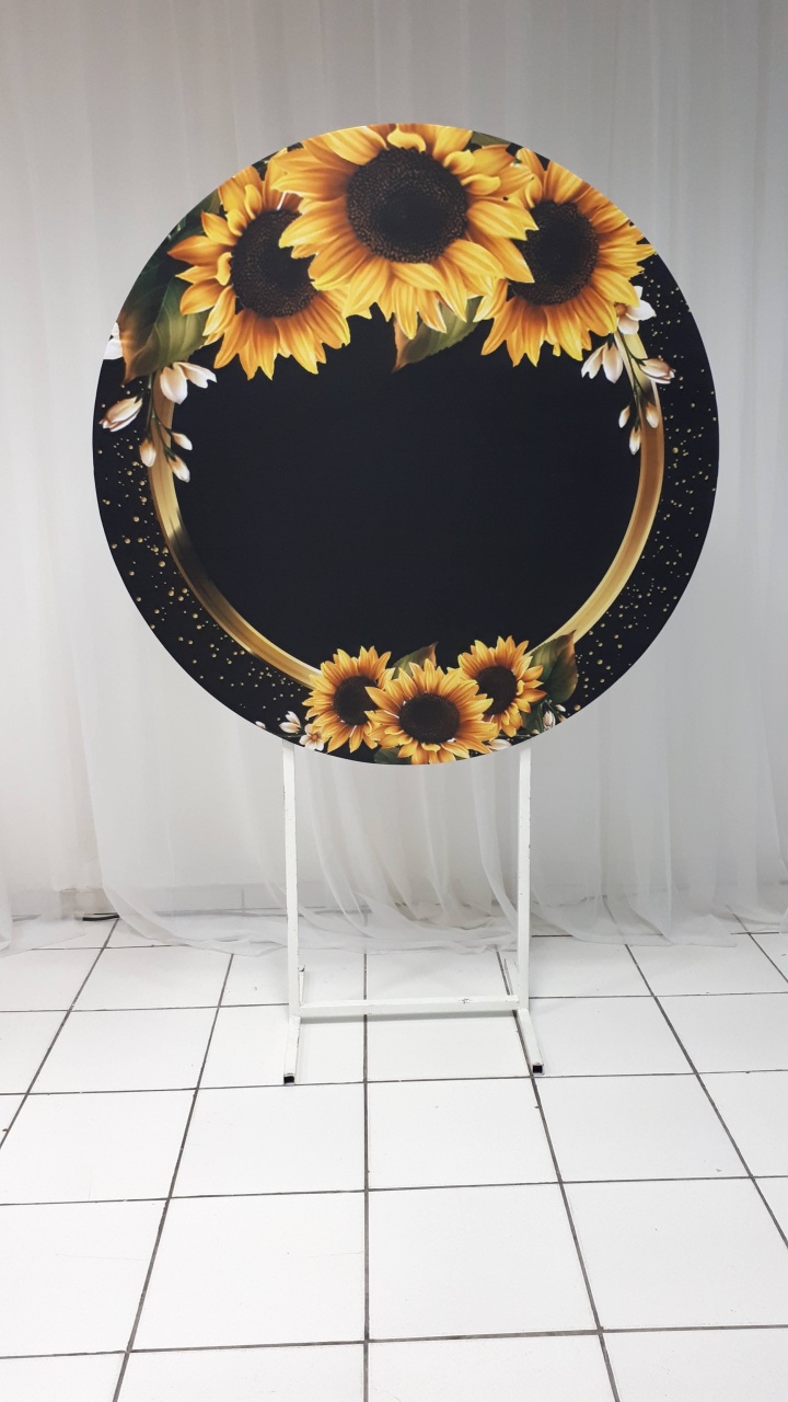 Painel Sublimado Redondo Girassol Fundo Preto 1,30Cm  - BB Festas Aluguel 