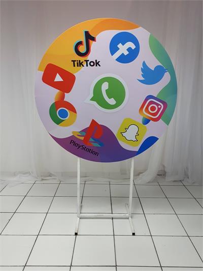 Painel Sublimado Redondo Redes Sociais 1,30Cm - BB Festas Aluguel 