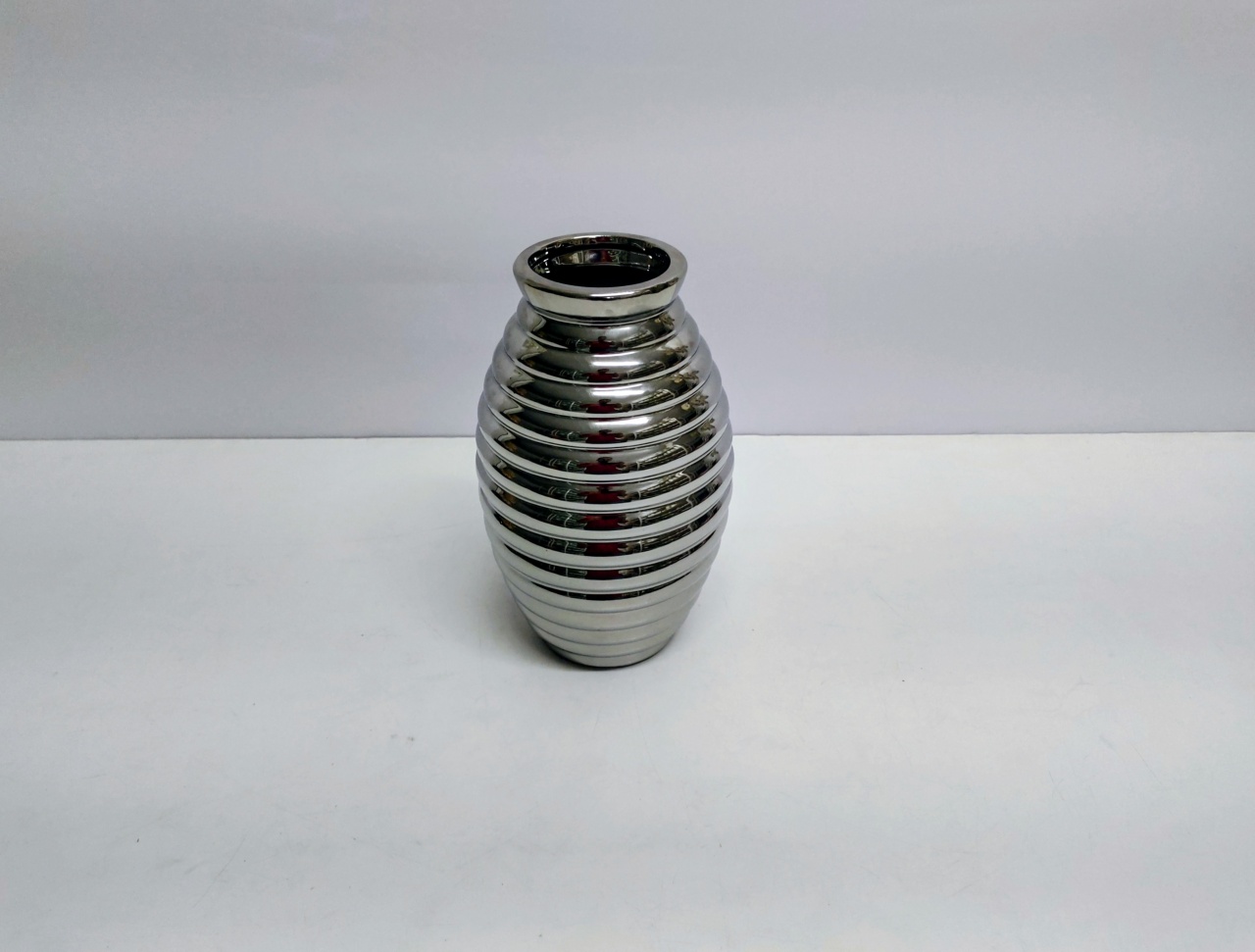 Vaso Oval Ondulado Baixo Prata 25Cm Alt X 15Cm Diametro  - BB Festas Aluguel 