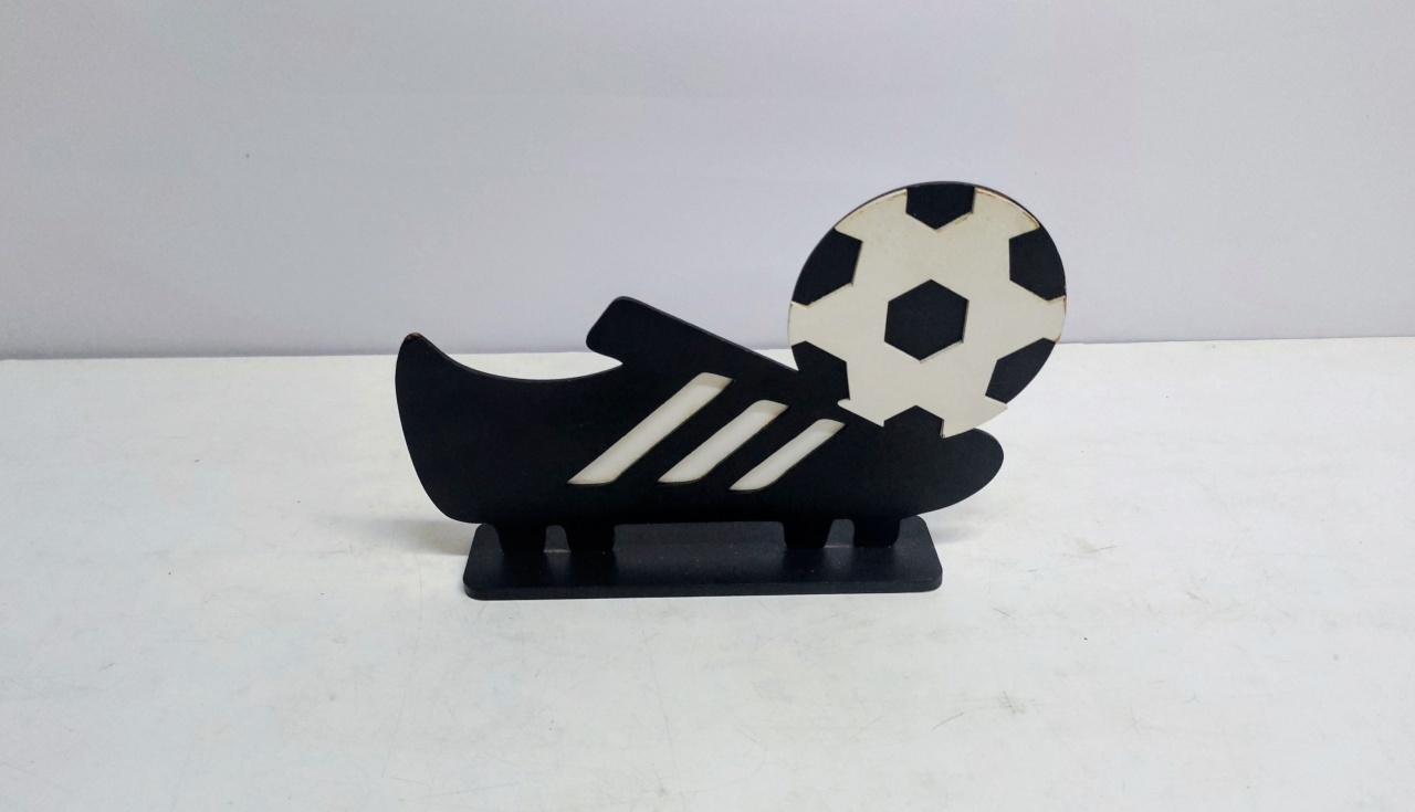 Totem Chuteira Preta E Bola (Futebol) 18Cm Alt X 27Cm Larg  - BB Festas Aluguel 