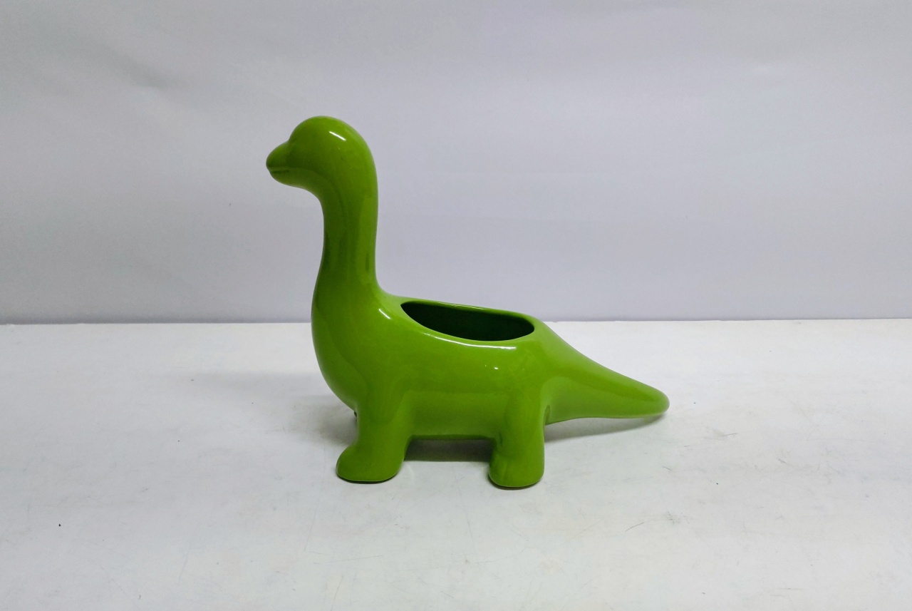 Cachepo Dinossauro Verde Claro 24Cm Alt X 14Cm Larg X 28Cm Comp - BB Festas Aluguel 