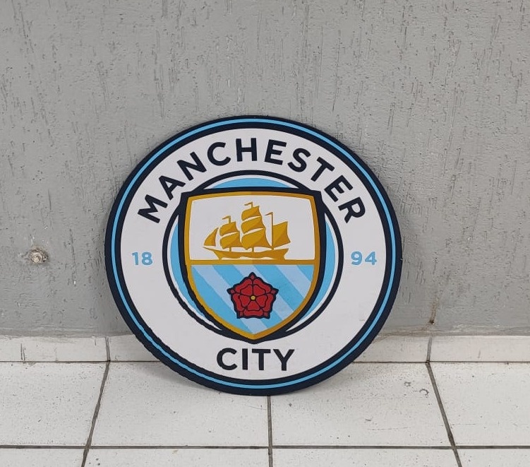 Totem de Chão Escudo Do Manchester City (Futebol) 60Cm  - BB Festas Aluguel 