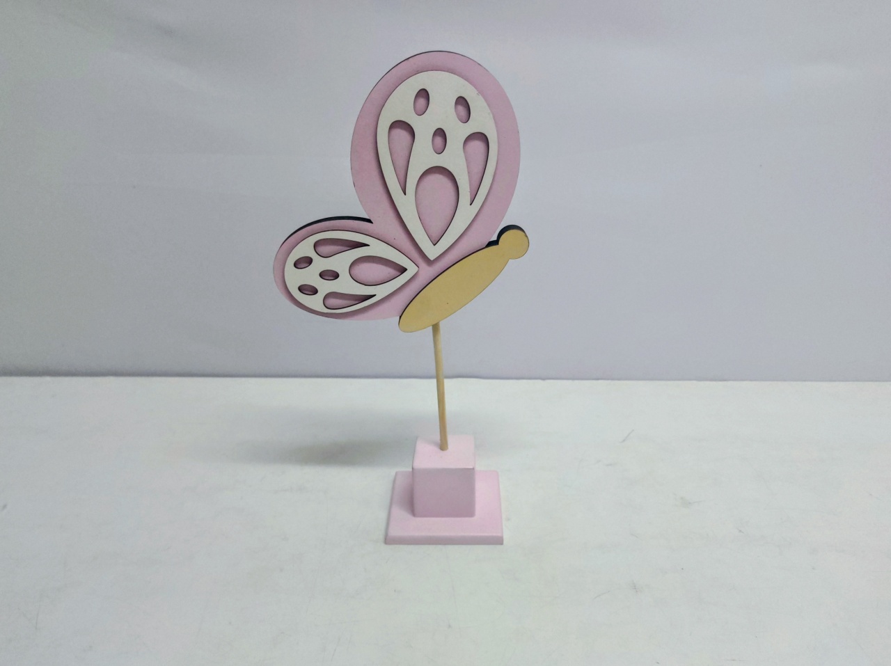 Totem Borboleta Mdf Rosa 35Cm Alt X 9Cm Diametro  - BB Festas Aluguel 