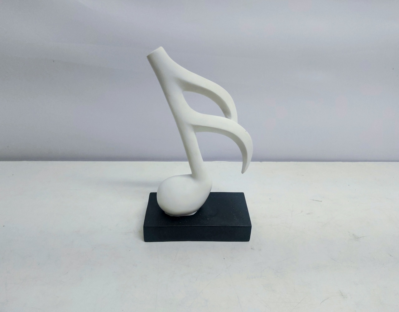 Colcheia Fusa Decorativa Branco/Preto (Música) 27Cm Alt X 16Cm Larg X 9Cm Comp - BB Festas Aluguel 