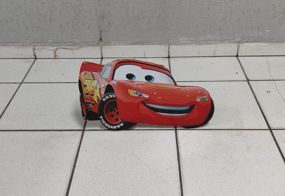 Totem de Chão Personagem Mcqueen (Carros) 30Cm X 50Cm - BB Festas Aluguel 