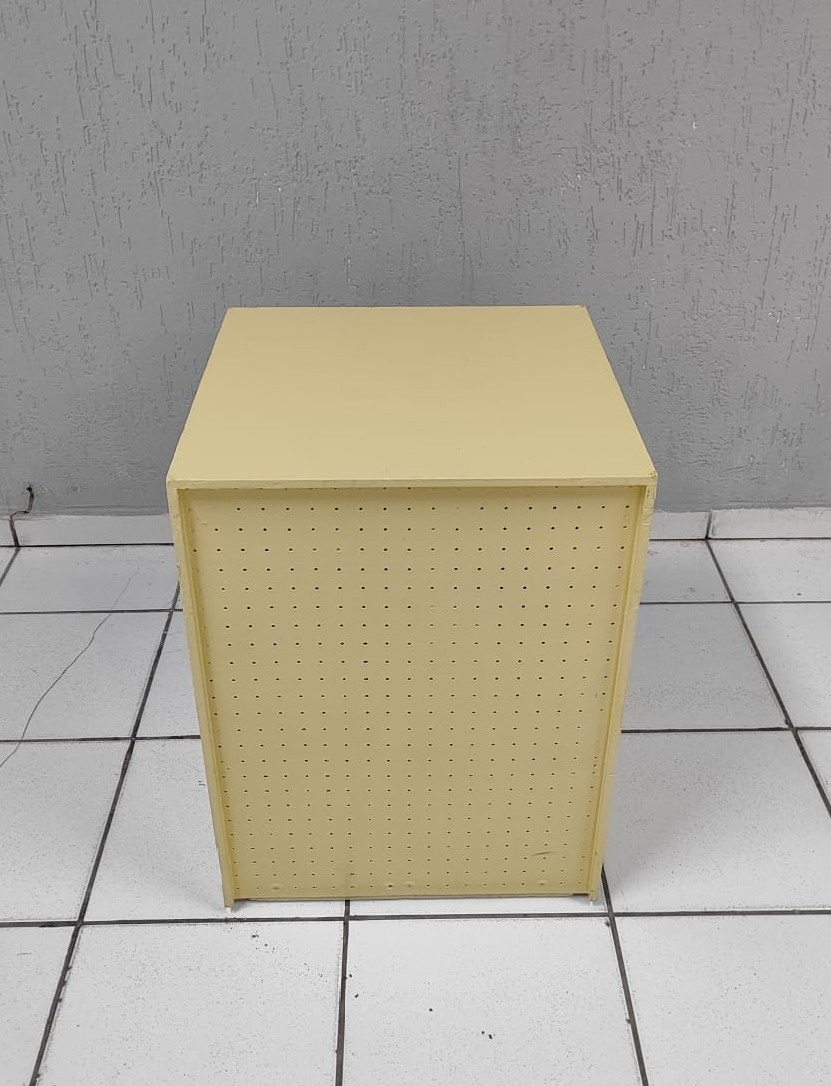 Cubo M Poá Amarelo Bebê - BB Festas Aluguel 