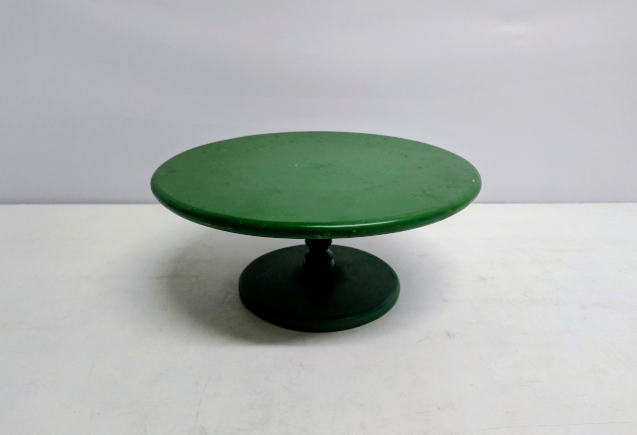 Boleira Mdf Pé Torneado Verde Eucalipto 13Cm Alt X 30Cm Diametro  - BB Festas Aluguel 