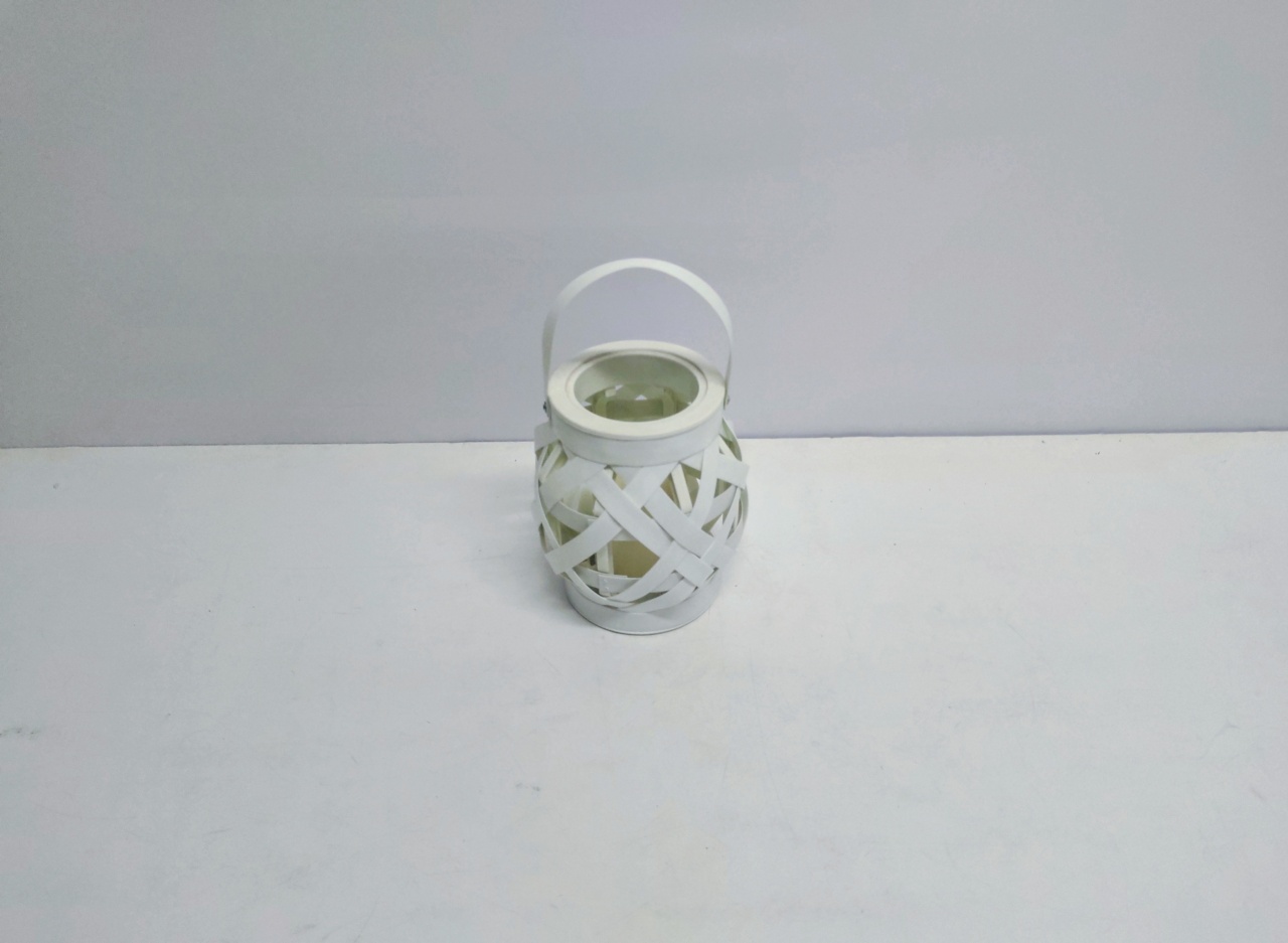 Lanterna Marroquina Material Vime Branco Com Alça 17Cm Alt X 14Cm Diametro  - BB Festas Aluguel 