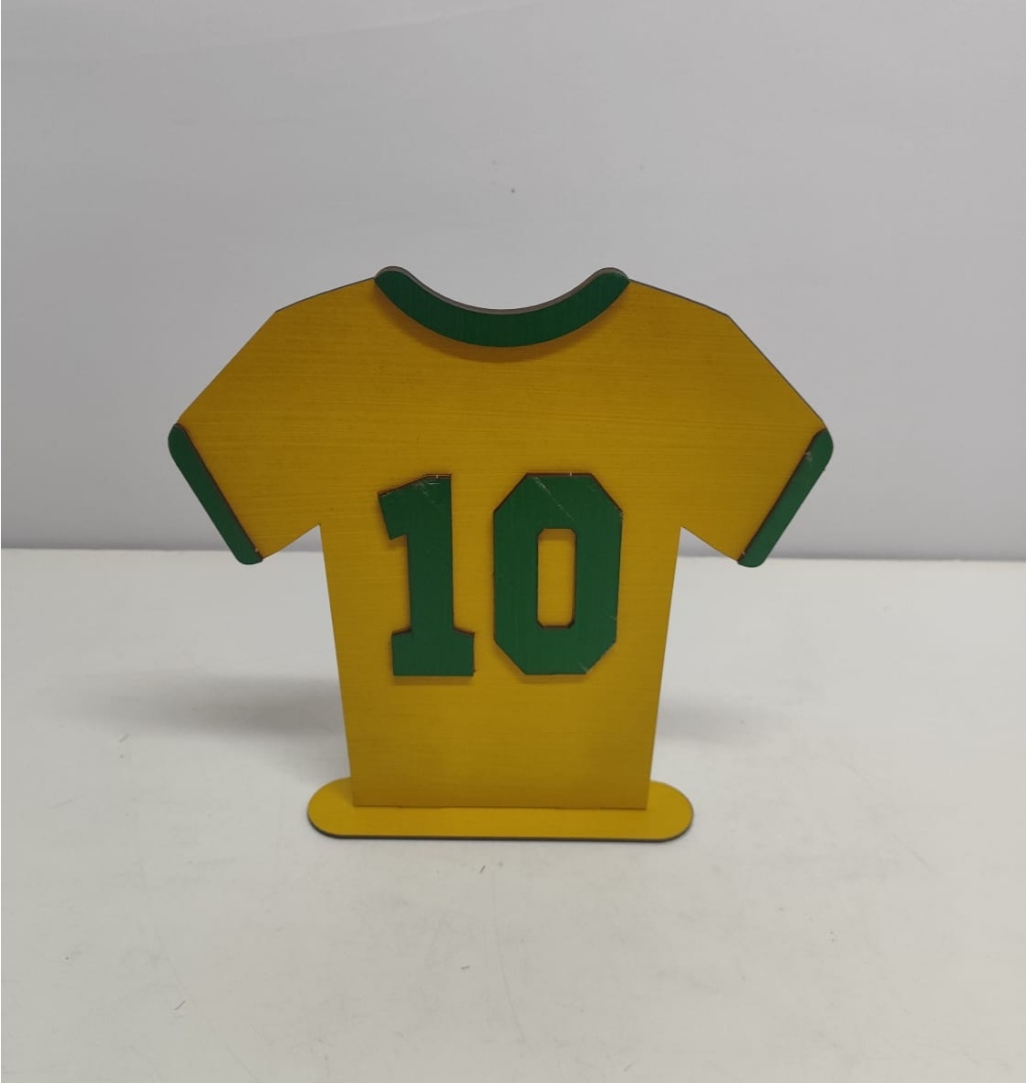Totem Camisa 10 Verde/Amarelo 25Cm Alt X 18Cm Larg - BBFestasAluguel 