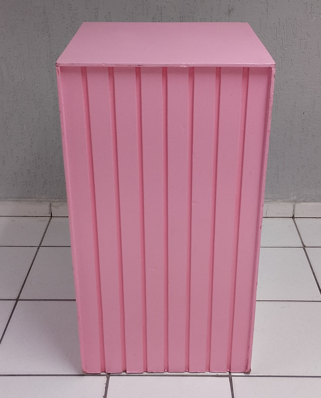 Cubo G Ripado/Poá Rosa 90Cm Alt X 50Cm X 50Cm  - BB Festas Aluguel 