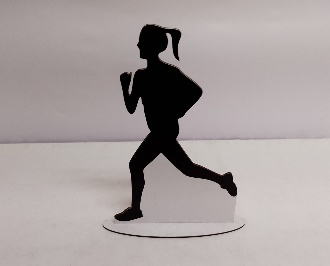 Totem Atleta Corredora 30Cm Alt X 22Cm Larg  - BB Festas Aluguel 