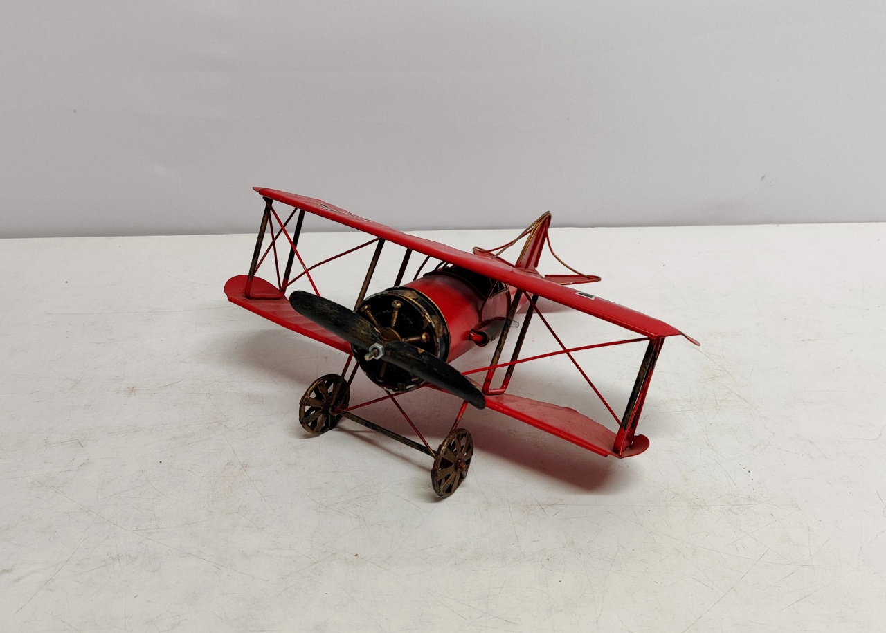 Aviao Metal Vermelho 15Cm X 25Cm - BB Festas Aluguel 
