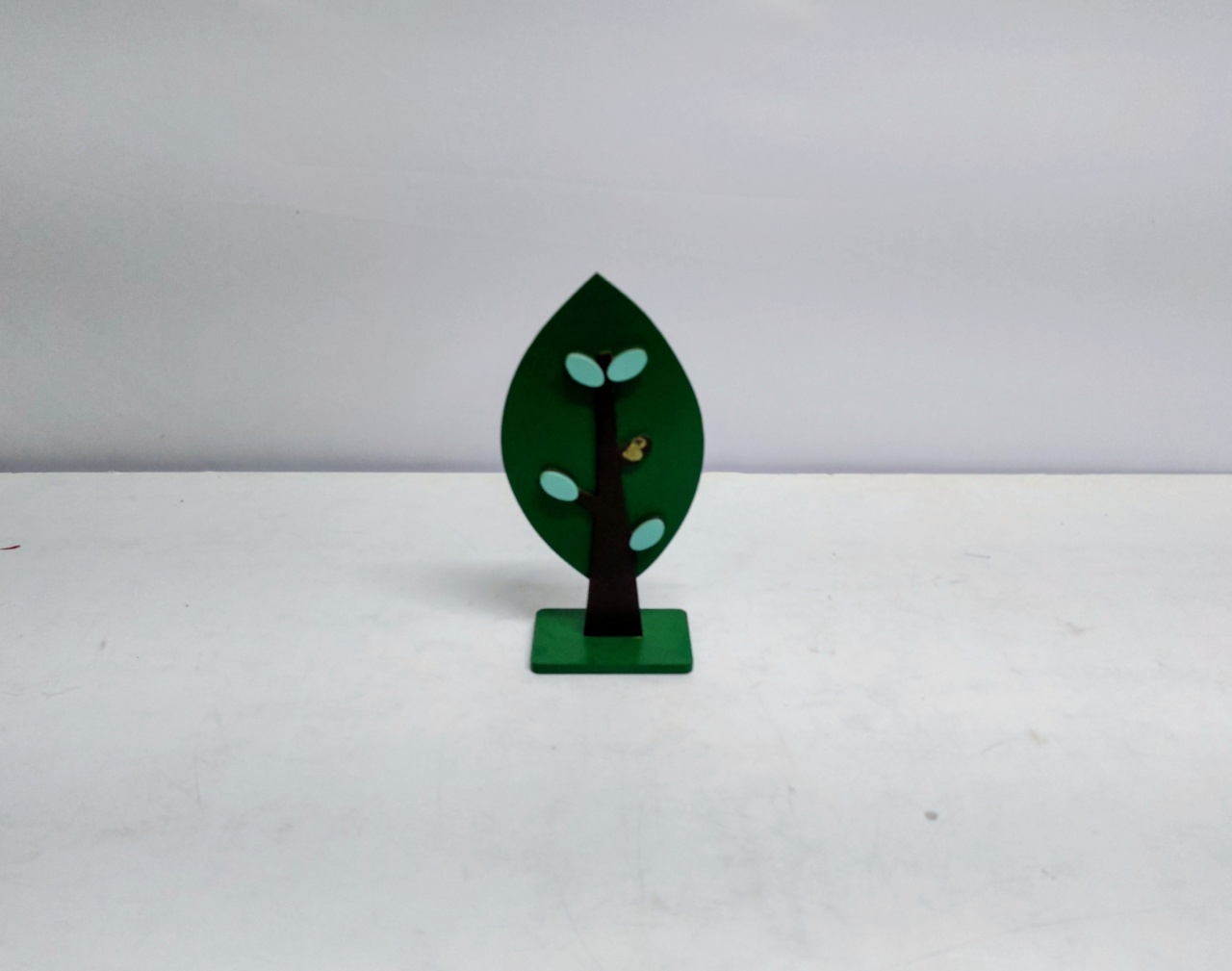Totem Pinheiro Verde Escuro 21Cm Alt X 9Cm Larg - BB Festas Aluguel 