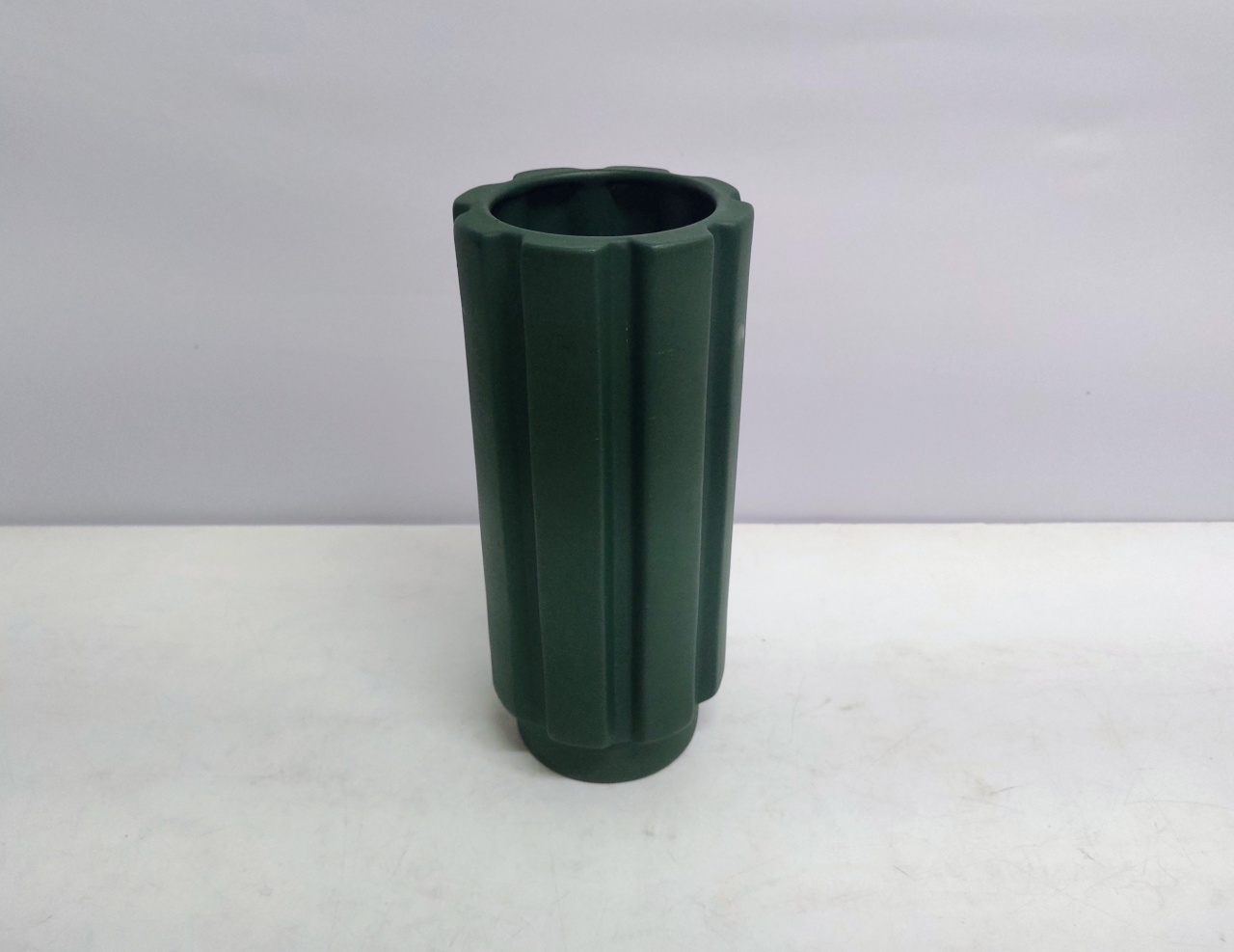 Vaso Cilindro Canelado Verde Musgo Fosco 27Cm Alt X 12Cm Diametro - BB Festas Aluguel 