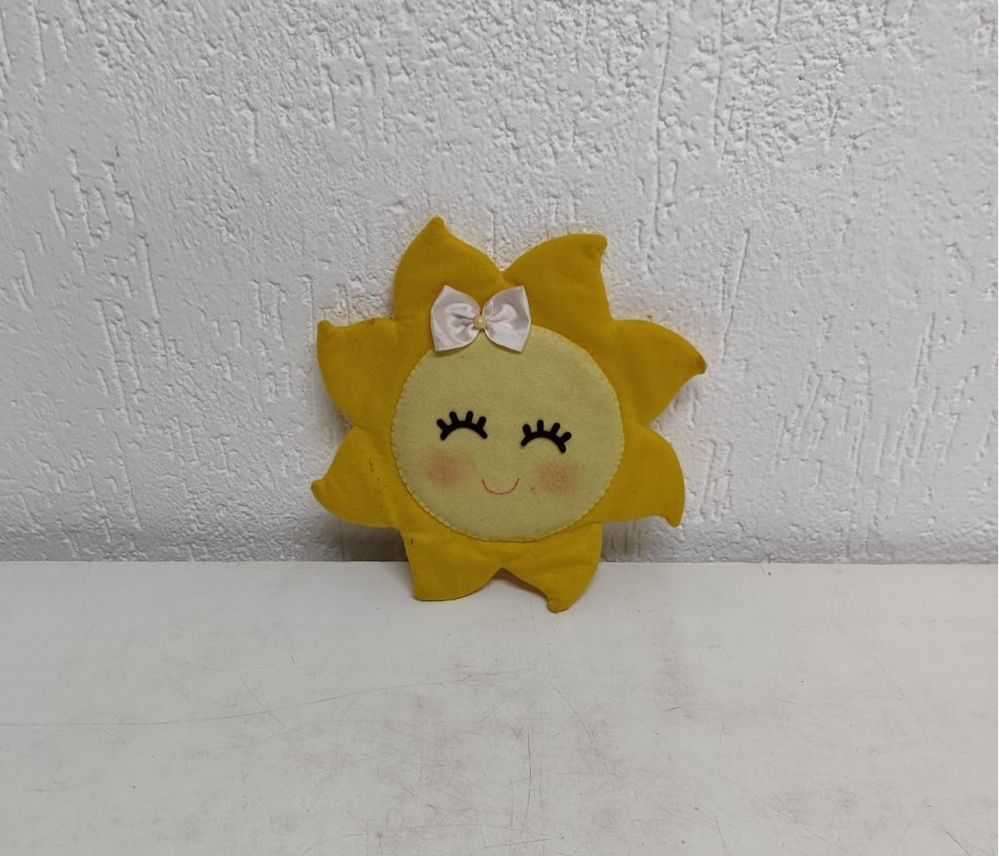 Feltro Sol Com Laço  - BB Festas Aluguel 
