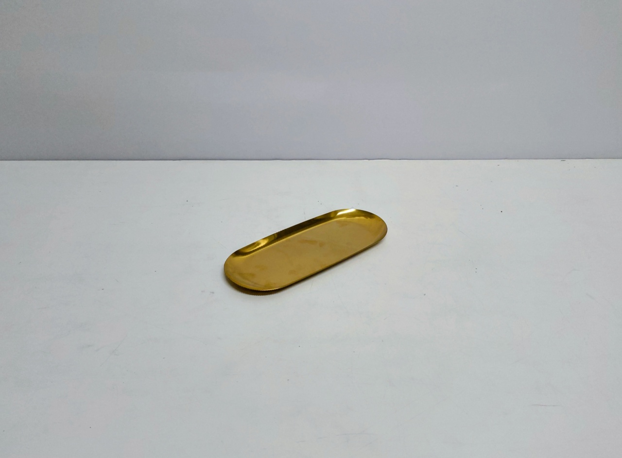 Bandeja Oval Dourada 1Cm Alt X 9Cm Larg X 23Cm Comp - BB Festas Aluguel 