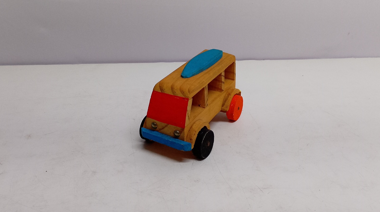 Kombi Artesanal Mdf 9Cm Alt X 8Cm Larg X 16Cm Comp  - BB Festas Aluguel 