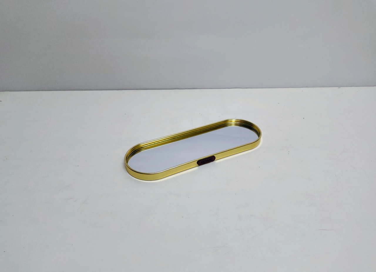 Bandeja Oval Espelhada Borda Dourada 2Cm Alt X 10Cm Larg X 30Cm Comp - BB Festas Aluguel 