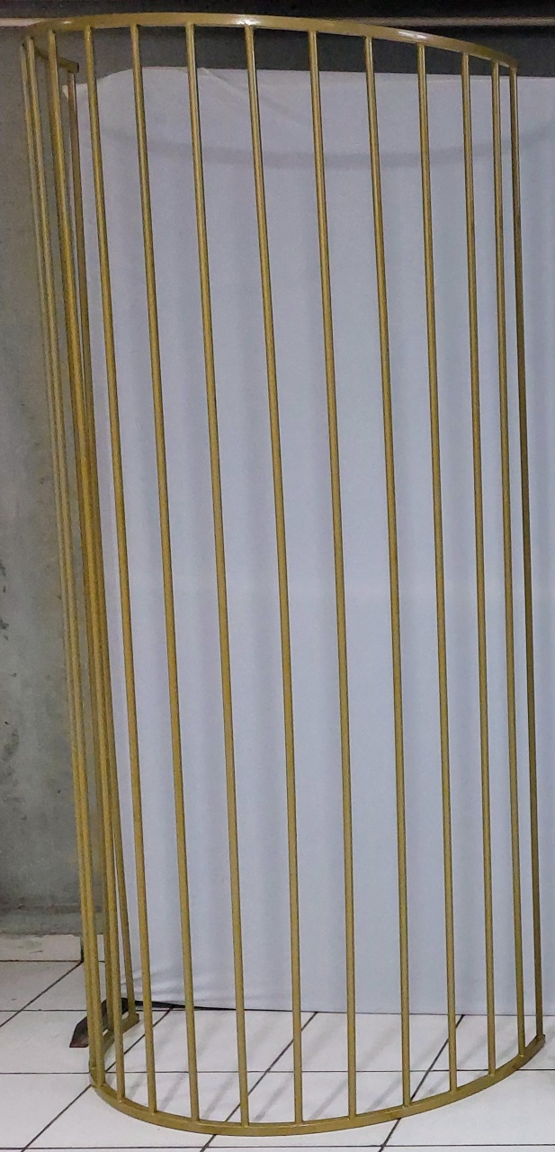 Estrutura Decorativa Telada Ferro Dourada  2,20M Alt X 1M Larg  - BB Festas Aluguel 