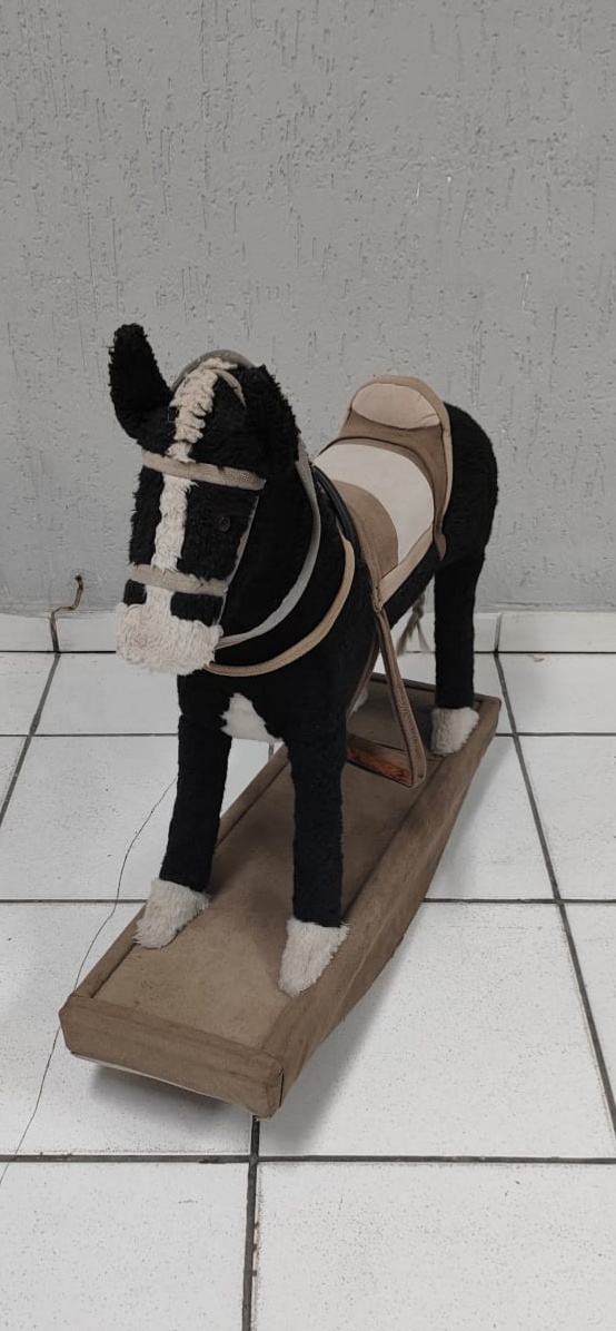 Cavalo de Balaço Preto 70Cm Alt X 25Cm Larg X 75Cm Comp - BBFestasAluguel 